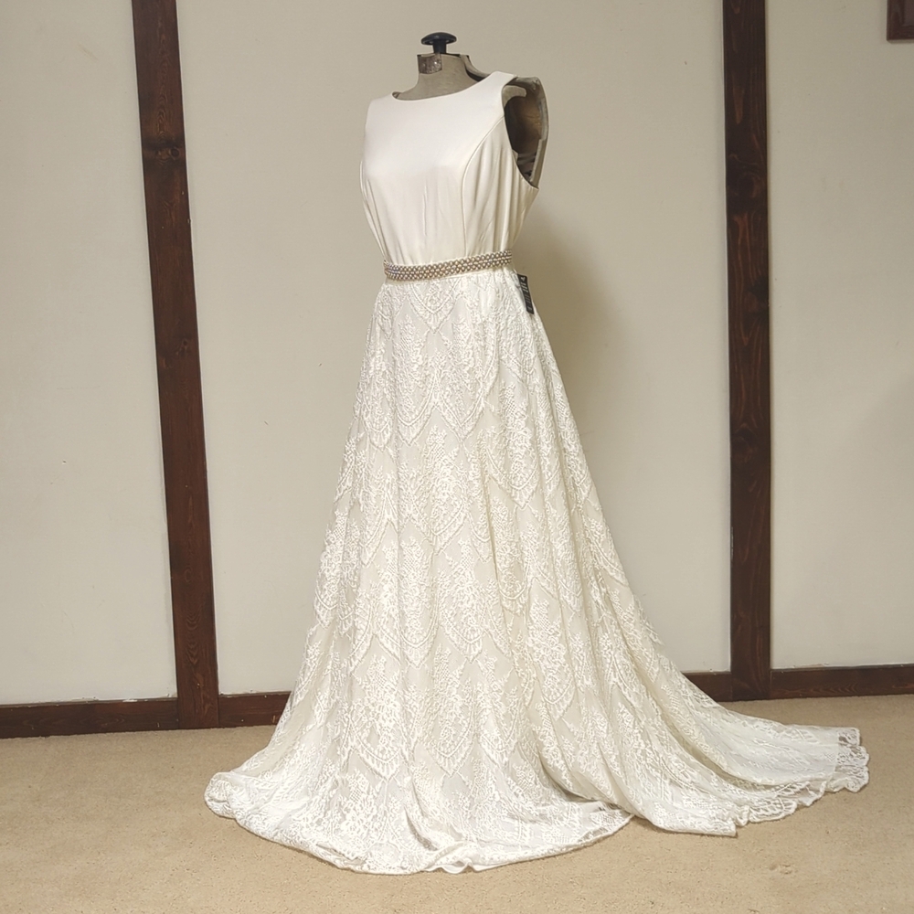 NWT Torrid Ivory Lace and Chiffon with Pearl Belt